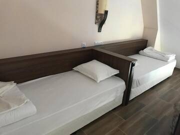 Фото номера Стандартный семейный номер Отель Hotel Aristokrat г. Обзор 2