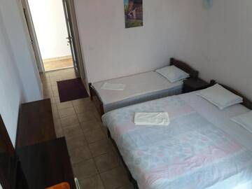 Фото номера Стандартный трехместный номер с видом на море Гостевой дом Sunny Island Obzor г. Обзор 5