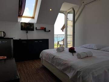 Фото номера Двухместный номер с 1 кроватью с видом на море Гостевой дом Sunny Island Obzor г. Обзор 8