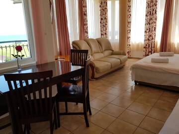 Фото номера Апартаменты с видом на море Гостевой дом Sunny Island Obzor г. Обзор 5