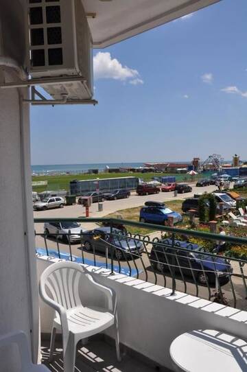 Фото номера Стандартный трехместный номер с видом на море Гостевой дом Sunny Island Obzor г. Обзор 5