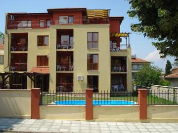 Фото номера Двухместный номер с 1 кроватью и видом на бассейн Апарт-отели Condo Hotel Valentina г. Обзор 2