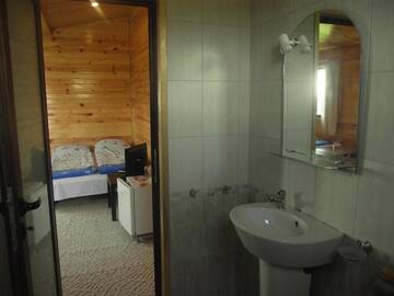 Фото номера Трехместный номер с видом на море Гостевой дом Lozyata Guest House г. Обзор 3