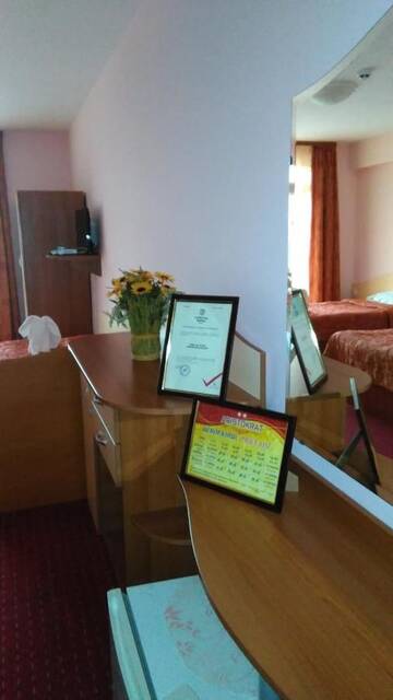Фото номера Четырехместный номер с террасой Гостевой дом Guest House Aristokrat г. Обзор 13