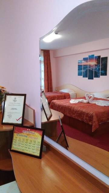 Фото номера Четырехместный номер с террасой Гостевой дом Guest House Aristokrat г. Обзор 14