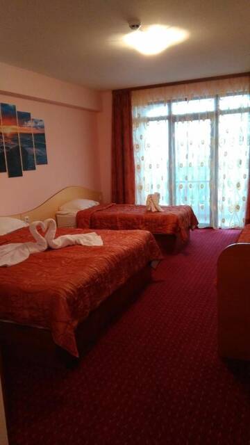 Фото номера Четырехместный номер с террасой Гостевой дом Guest House Aristokrat г. Обзор 15