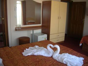 Фото номера Трехместный номер с видом на море Гостевой дом Guest House Aristokrat г. Обзор 3