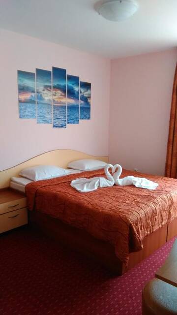 Фото номера Четырехместный номер с террасой Гостевой дом Guest House Aristokrat г. Обзор 8