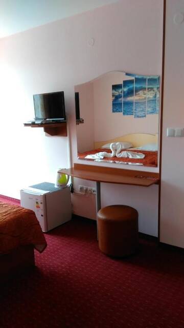 Фото номера Четырехместный номер с террасой Гостевой дом Guest House Aristokrat г. Обзор 9