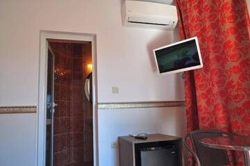 Фото номера Двухместный номер Делюкс с 1 кроватью Гостевой дом Family Hotel DAF г. Обзор 4