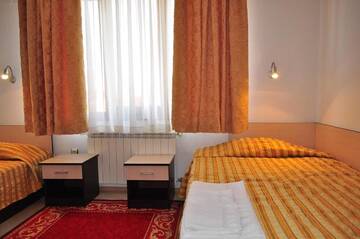 Фото номера Четырехместный номер &quot;Комфорт&quot; Гостевой дом Family Hotel DAF г. Обзор 3