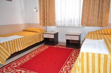 Фото номера Четырехместный номер &quot;Комфорт&quot; Гостевой дом Family Hotel DAF г. Обзор 4