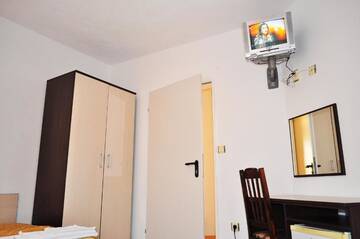 Фото номера Четырехместный номер &quot;Комфорт&quot; Гостевой дом Family Hotel DAF г. Обзор 6