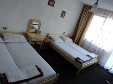 Фото номера Четырехместный номер Гостевой дом Guest House Drazhev г. Обзор 3