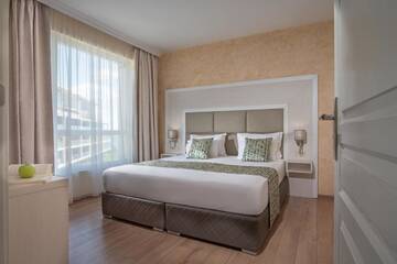 Фото номера Апартаменты с видом на море Отель Blue Sands Beach Hotel-All Inclusive г. Обзор 3