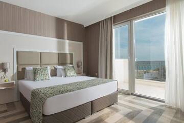 Фото номера Номер-студио с видом на море Отель Blue Sands Beach Hotel-All Inclusive г. Обзор 4