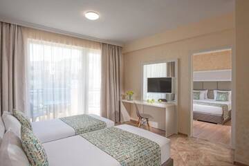 Фото номера Апартаменты с видом на море Отель Blue Sands Beach Hotel-All Inclusive г. Обзор 4