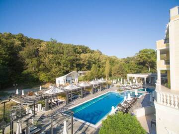 Фото номера Улучшенный трехместный номер Отель Blue Sands Beach Hotel-All Inclusive г. Обзор 4