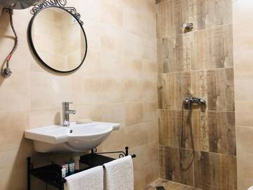 Фото номера Двухместный номер с 1 кроватью Гостевой дом Colors Boutique Guest House г. Обзор 9