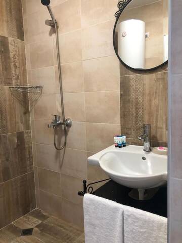 Фото номера Двухместный номер с 2 отдельными кроватями Гостевой дом Colors Boutique Guest House г. Обзор 2