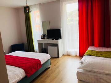 Фото номера Трехместный номер Гостевой дом Colors Boutique Guest House г. Обзор 8