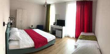 Фото номера Трехместный номер Гостевой дом Colors Boutique Guest House г. Обзор 7