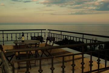 Фото номера Люкс в пентхаусе (для 5 взрослых) Курортные отели The Cliff Beach &amp; Spa Resort г. Обзор 2