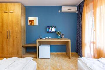 Фото номера Двухместный номер с 2 отдельными кроватями Отель Family Hotel Jemelly г. Обзор 2