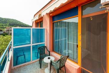 Фото номера Двухместный номер с 2 отдельными кроватями Отель Family Hotel Jemelly г. Обзор 10