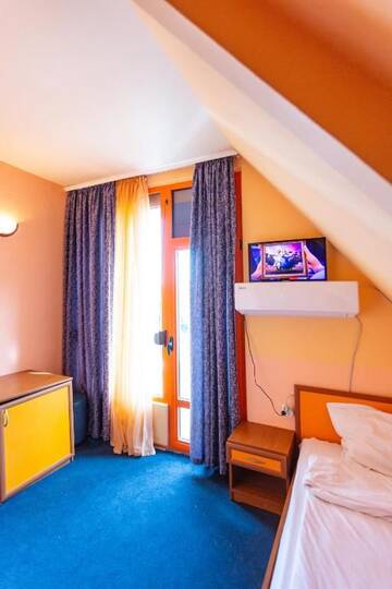 Фото номера Двухместный номер с 2 отдельными кроватями Отель Family Hotel Jemelly г. Обзор 15