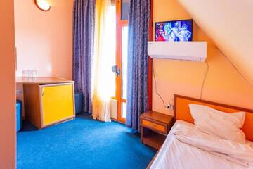 Фото номера Двухместный номер с 2 отдельными кроватями Отель Family Hotel Jemelly г. Обзор 16