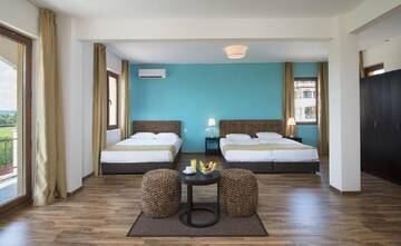 Фото номера Двухместный номер с 1 кроватью и балконом Апарт-отели Sunrise All Suites Resort- All Inclusive г. Обзор 2