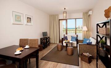 Фото номера Апартаменты с 1 спальней и балконом Апарт-отели Sunrise All Suites Resort- All Inclusive г. Обзор 4